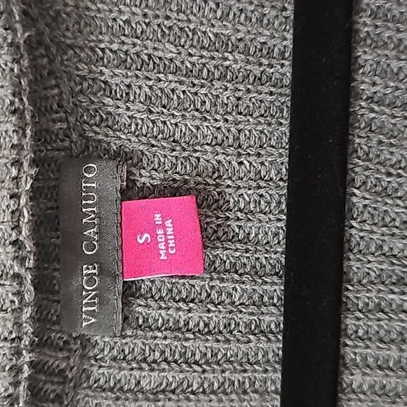 VINCE CAMUTO Women’s Grey Choker Knit Oversized Sweater - Picture 3 of 4